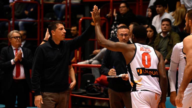 Antimo Martino e Kadeem Allen (Blaco)