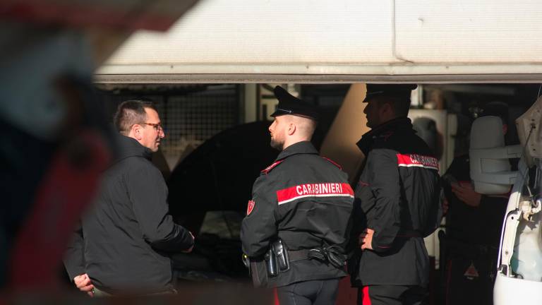 Ravenna, cade dal tetto di un magazzino. Grave operaio 21enne