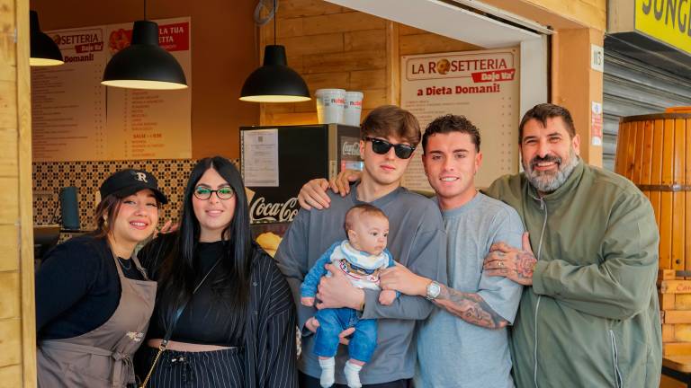 I titolari della Rosetteria aperta in viale Vespucci