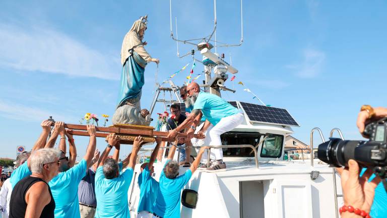 Madonna del Rosario in processione e benedizione del mare a Cesenatico FOTOGALLERY