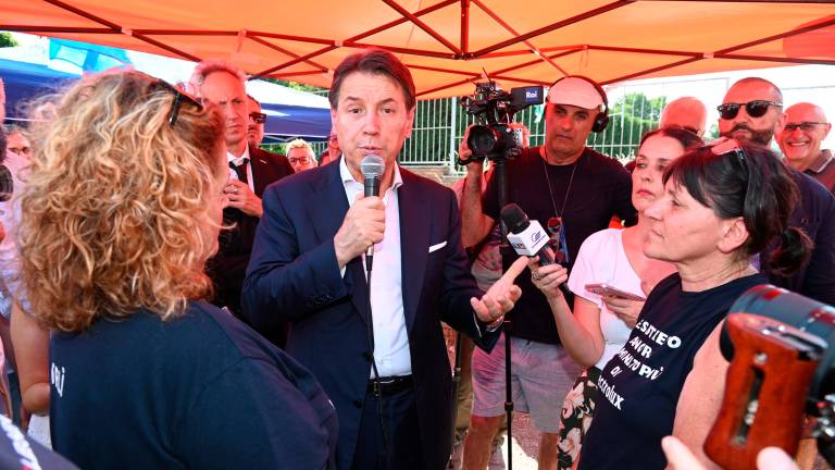Forlì, Conte ai cancelli dell’Electrolux e ai Romiti FOTOGALLERY