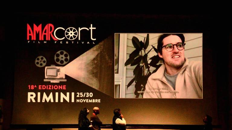 Il video messaggio di Tom Furniss, due immagini del cortometraggio vincitore e l’attrice Anastasia Kaletchuk, che in rappresentanza del regista ha ritirato anche il premio per la migliore interpretazione