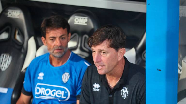 L’allenatore del Cesena Michele Mignani (a destra) con il vice Simone Vergassola (Zanotti)