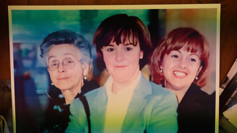 Cesena, il saluto delle storiche parrucchiere di via Savio: “Nostra madre sarebbe stata felice per noi” VIDEO