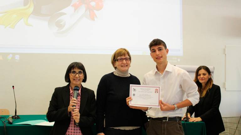 Cesena, al Liceo “Righi” la borsa di studio “Franco Benazzi” a Francesco Brasini