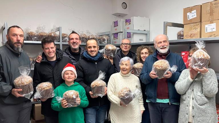 Santarcangelo, da un’azienda riminese 65 panettoni per l’emporio solidale