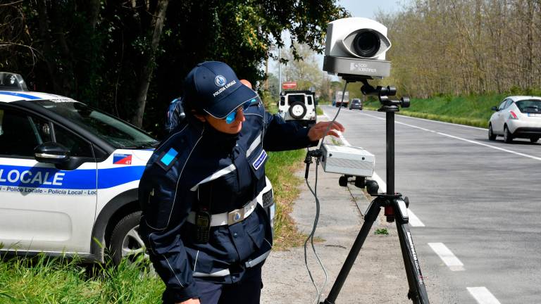Ravenna. Guida senza patente e non paga la multa. La stangata arriva all’ex: 16mila euro