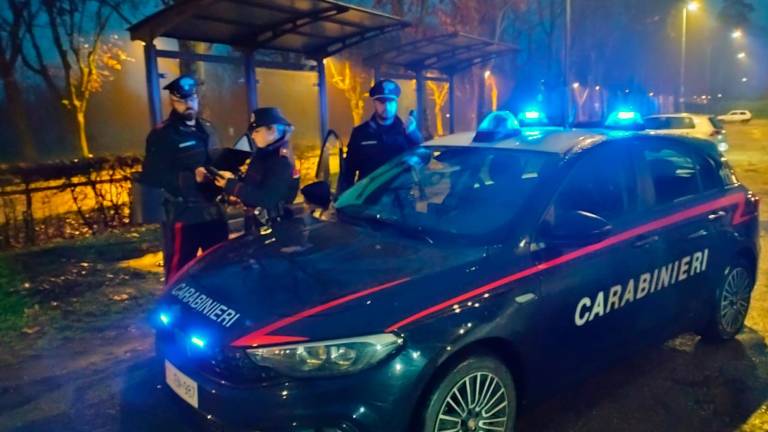 Castel San Pietro, minaccia il conducente e tenta di prendere il volante del bus intervento dei carabinieri sulla linea 101