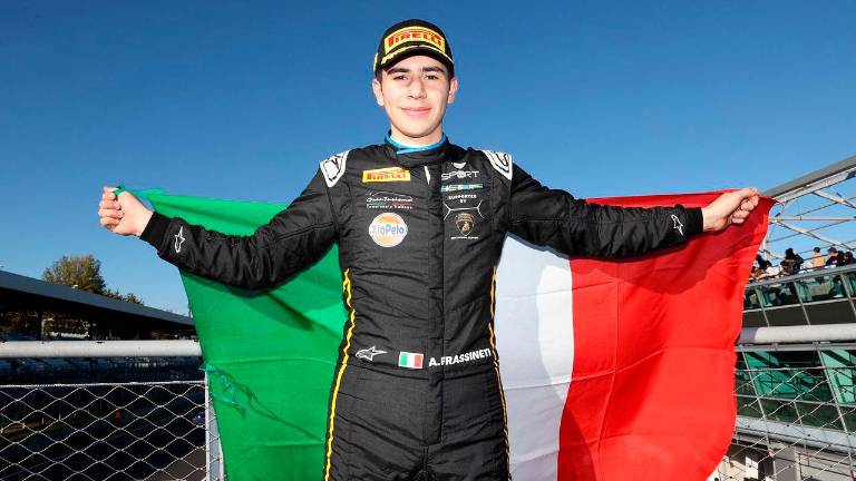 Il 19enne faentino Andrea Frassineti, campione italiano Sprint Gt3