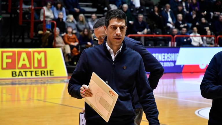 Ieri il summit societario ha rinnovato la fiducia ad Antimo Martino ma la trasferta di Mestre sarà la sfida della verità