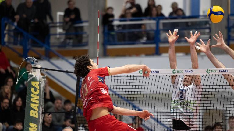 Un attacco di Manuel Zlatanov, protagonista di 30 punti (foto legavolley.it)