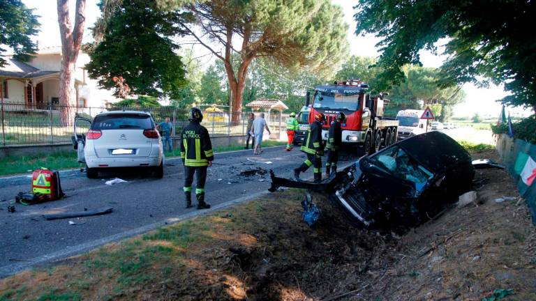 Bagnacavallo, spaventoso incidente frontale: gravi due donne e un bambina di dieci anni