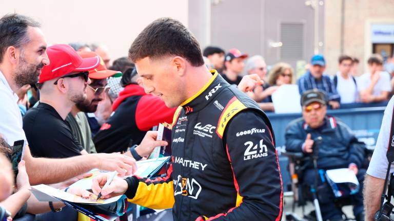 Automobilismo, a Imola bagno di folla per il Wec. Il riminese Drudi: “Correre qui è speciale” VIDEO GALLERY