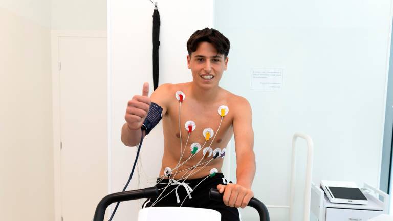 Il diciannovenne Filippo Bertaccini durante le visite mediche (foto Cesena Fc/Luigi Rega)