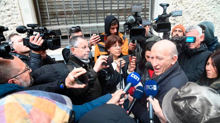 L’avvocato Marco Martines, difensore di Luca Spada, prima dell’inizio dell’interrogatorio (Foto Fabio Blaco)