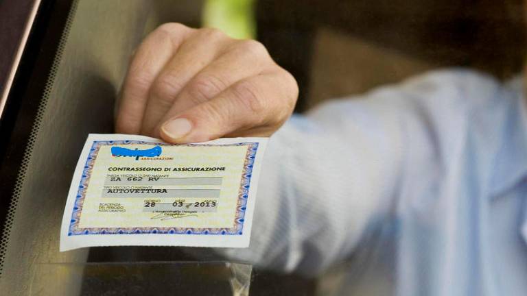 Auto, il costo dell’assicurazione frena i giovani. Ecco i prezzi in Emilia-Romagna delle garanzie accessorie