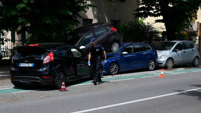 Forlì, finisce contro le auto in sosta: ferito 26enne FOTOGALLERY