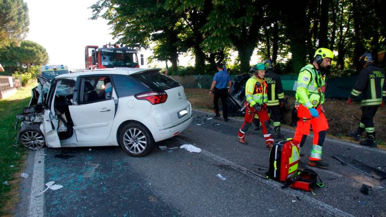 Bagnacavallo, spaventoso incidente frontale: gravi due donne e un bambina di dieci anni