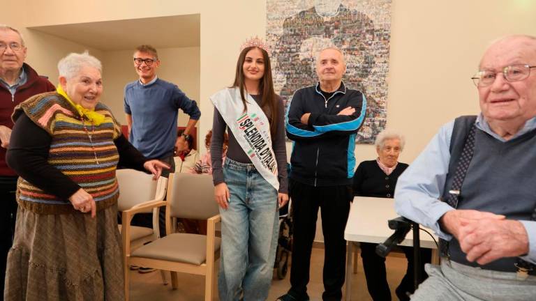 Cesena, vince il concorso di bellezza e va a festeggiare dai suoi “nonnini” del Don Baronio, dove ha svolto il tirocinio - Gallery