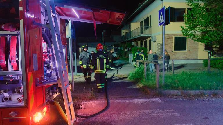 Ravenna. Fiamme nella notte, evacuata una palazzina. Due persone in ospedale. FOTOGALLERY FIORENTINI