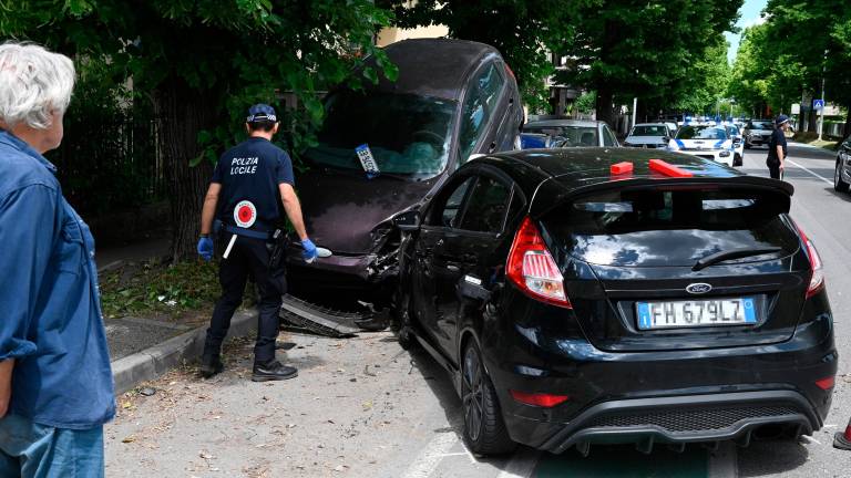 Forlì, finisce contro le auto in sosta: ferito 26enne FOTOGALLERY