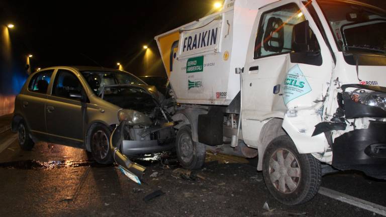Cesena, incidente: tamponamento nel tunnel della Secante
