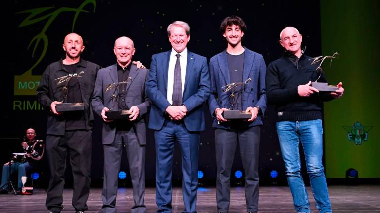 Le Moto d’Oro 2025: da sinistra Cairoli, Cadalora, il presidente Copioli, Verona e Sala