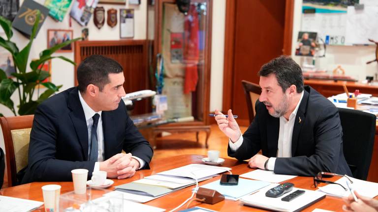 Il presidente della Regione Emilia-Romagna Michele De Pascale e il ministro delle Infrastrutture e dei Trasporti Matteo Salvini