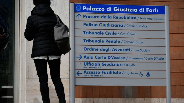 Lavoratore di Rimini licenziato dal colosso dell’elettronica, il giudice di Forlì revoca la propria ordinanza e condanna l’azienda a risarcirlo