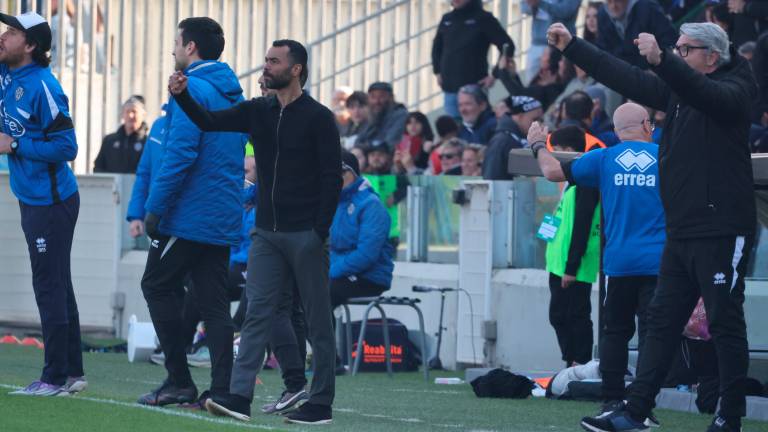 Ashley Cole esulta durante Cesena-Catanzaro di 10 giorni fa