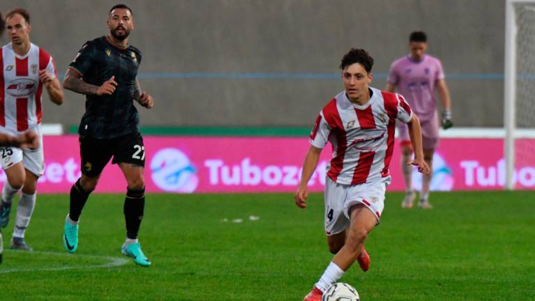 Il difensore biancorosso Alessandro Spinelli in azione foto FABIO BLACO