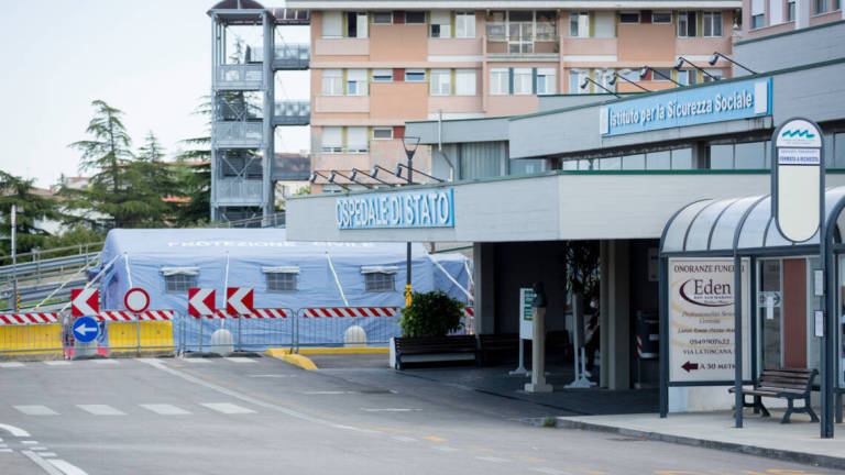 Casi di Covid in aumento, San Marino blocca le visite ai pazienti in ospedale