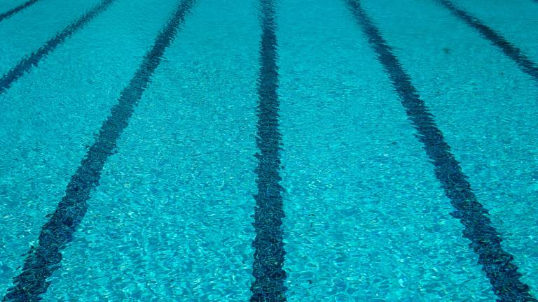 Rimini, la protesta del comitato: “Non chiudete la vecchia piscina”