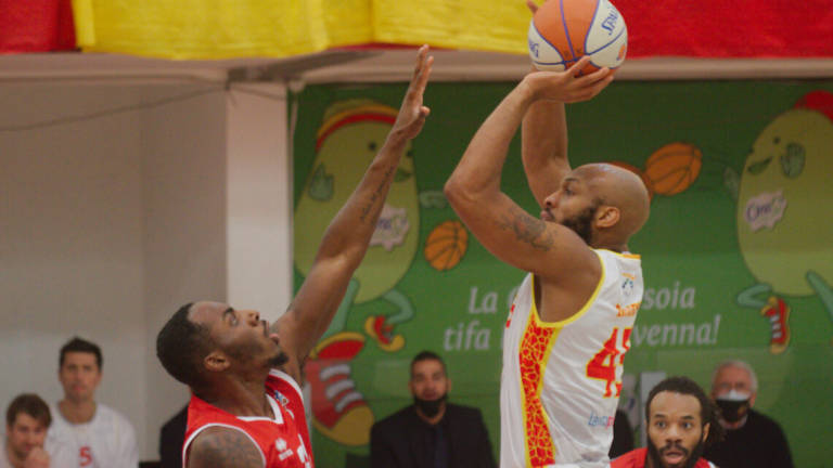 Basket A2, l'Eurobasket ferma la corsa dell'OraSì (71-61)