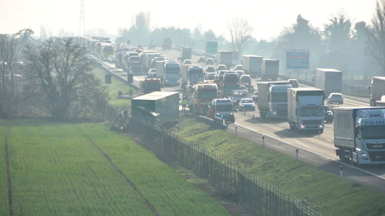 Forlì, incidente in A14: tamponato dal camion che trasporta materiale radioattivo, gravissimo un uomo - Gallery