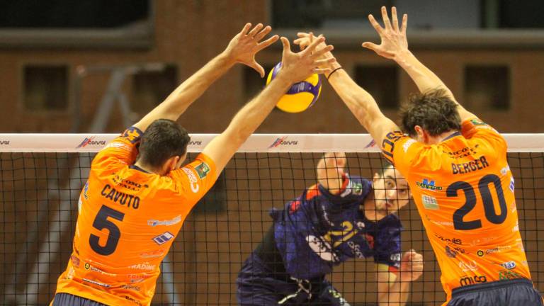 Questa Consar è di un altro pianeta: Brescia dà battaglia ma va al tappeto