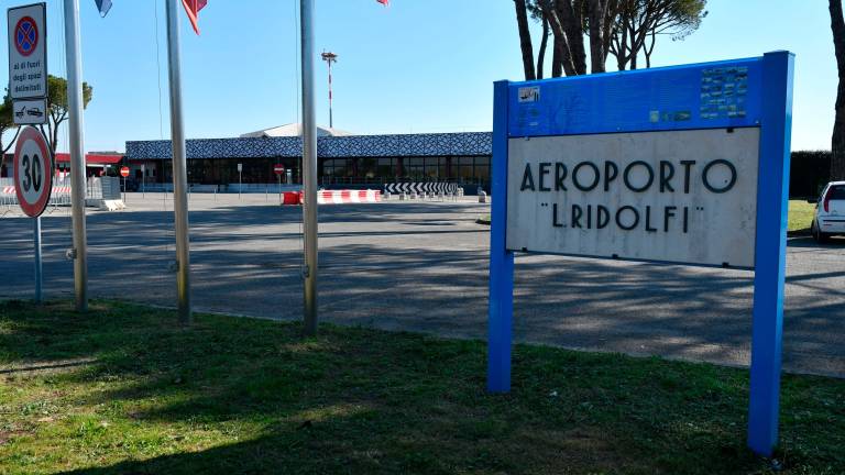 Forlì, “all’aeroporto niente taxi o navette serali, chi atterra dopo le 22 si sente abbandonato”