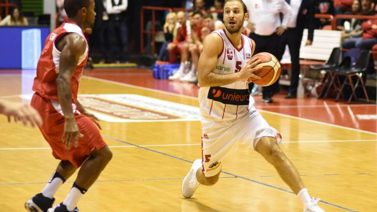 Basket A2 Play-off, tripla da 7 metri e Forlì cade a Rieti 74-71