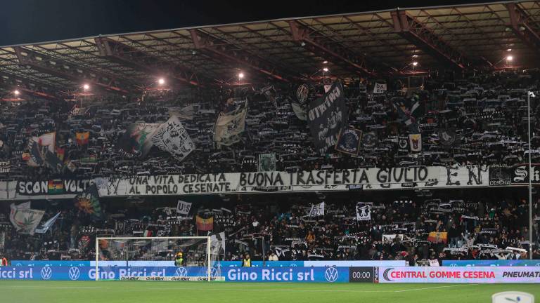 Come si presentava la curva Mare nella serata di Cesena-Modena dell’andata (foto Zanotti)