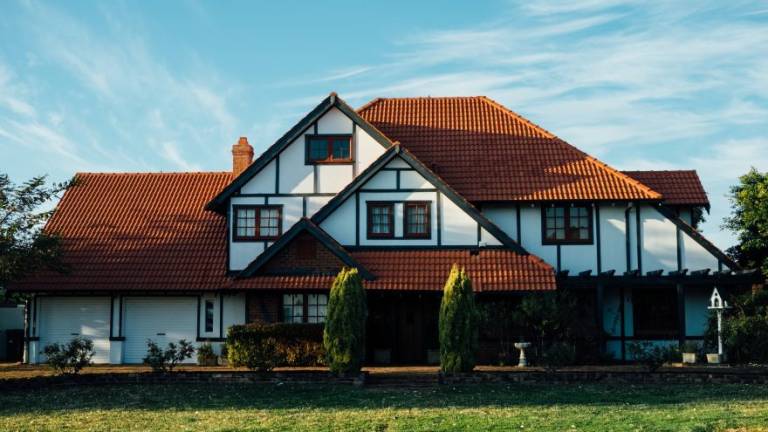 Perché affidarsi a un’agenzia immobiliare per la compravendita di case