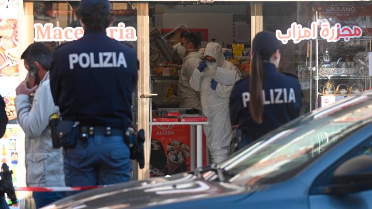 Forlì, l’omicidio in macelleria: l’arrivo della Polizia e il corpo esanime dietro al bancone