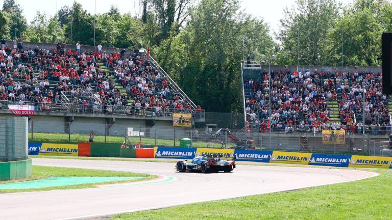 Imola, secondo giorno di Wec con una folla crescente di tifosi e domani Kimi Antonelli dà il via alla gara Gallery FOTO MMPH