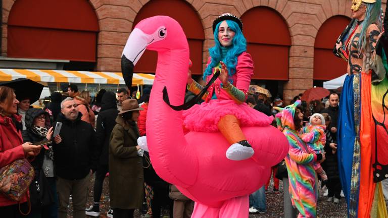 Forlì. “Il Carnevale dei desideri” ha riempito piazza Saffi con spettacoli, musica, colori e tanta allegria FOTOGALLERY