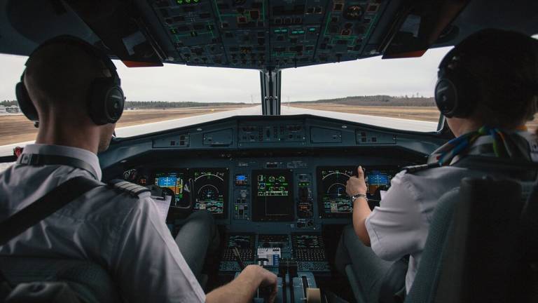 Aviazione: in Italia aumentano gli aspiranti piloti