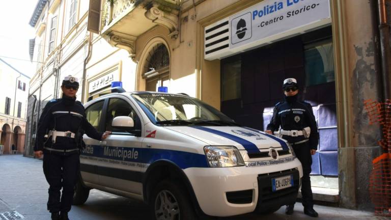 Bastoni estensibili alla Polizia municipale di Forlì per i TSO: lettera aperta di 70 medici e psichiatri