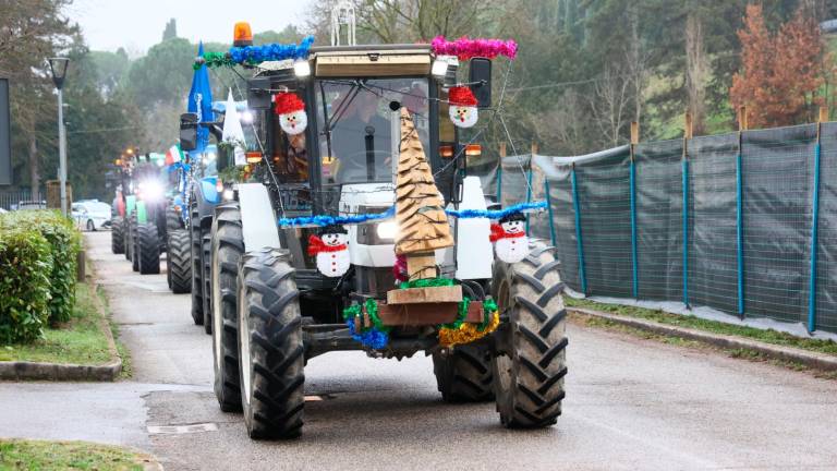 Imola, Babbo Natale torna in trattore per portare i doni ai piccoli ricoverati dell’ospedale FOTOGALLERY MMPH