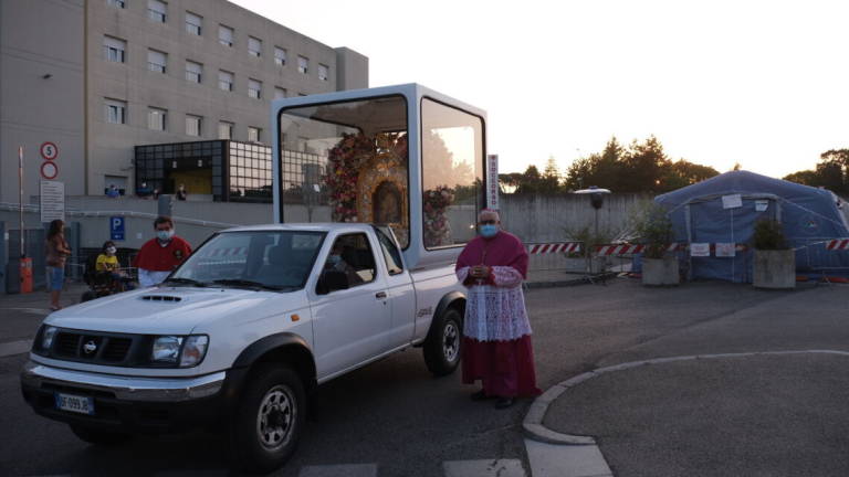 La Madonna del Piratello arriva a Imola e fa tappa all'ospedale