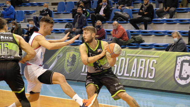 Basket B, i Raggisolaris premiano Petrucci prima del derby con Imola