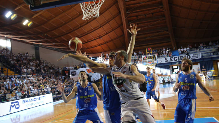 Basket B play-off, l'Amadori vince e conquista la bella