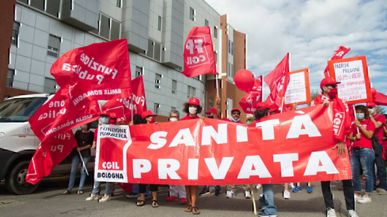 Sanità privata, i dipendenti protestano